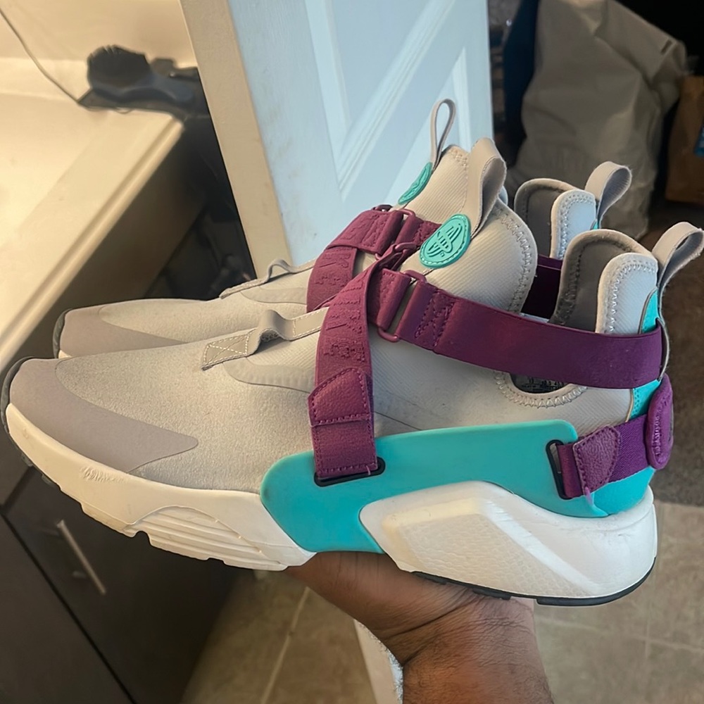 Wmns Huarache City ‘Wolf Grey’ Like New only worn twice.
